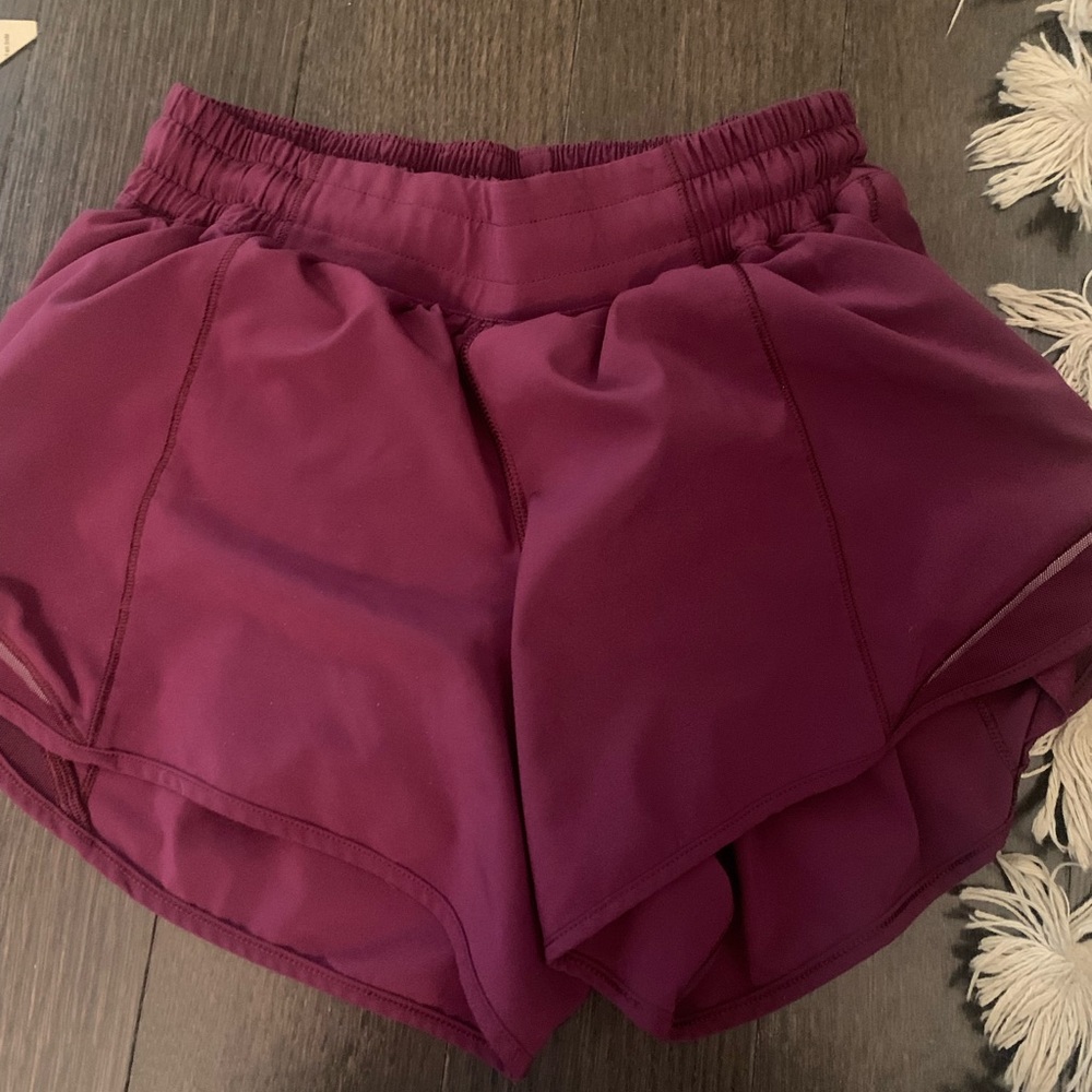 Lululemon hotty hot 4in shorts